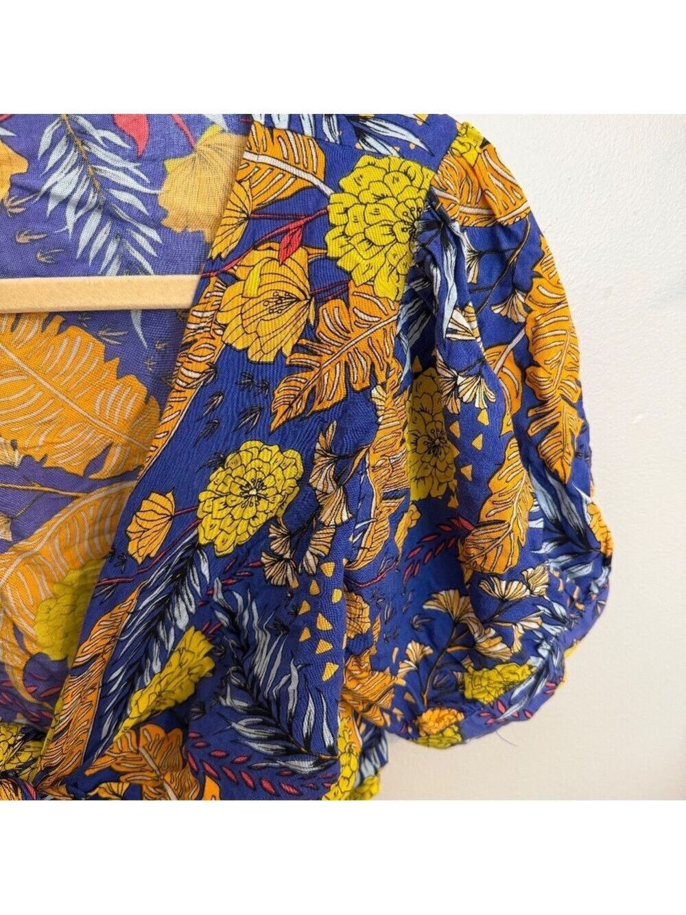 XIX Palms Honolulu Floral Wrap Blouse Size Small - Picture 8 of 10